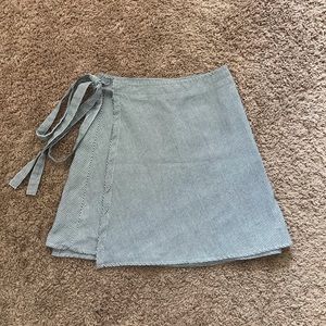 Brandy Melville seer sucker wrap skirt